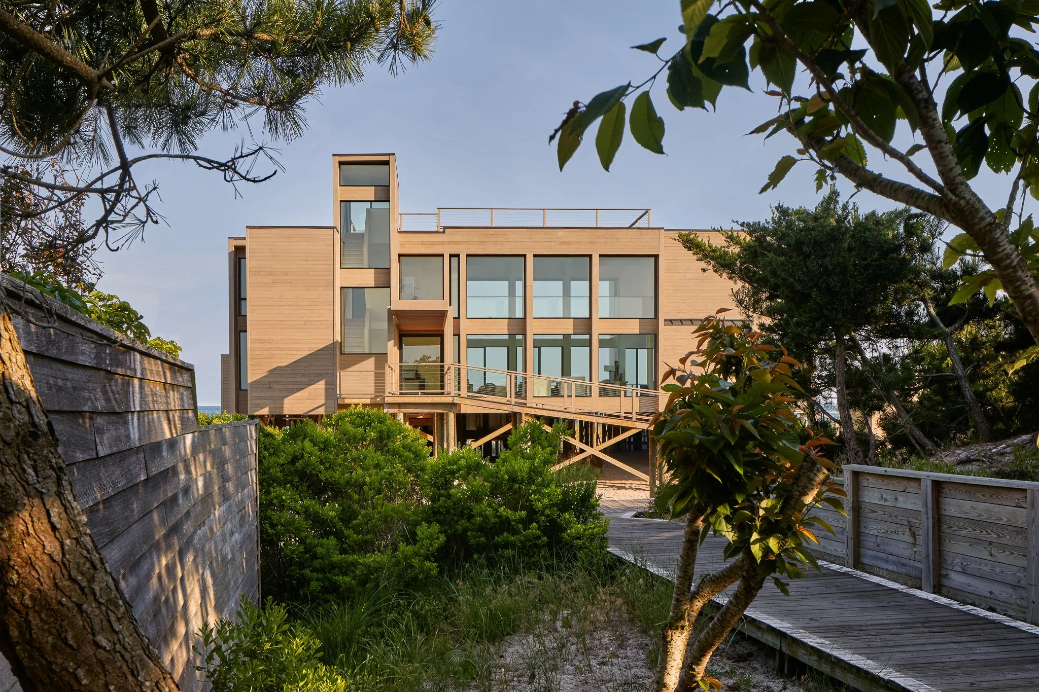 House sitting アクリル画　F3 LARGE HOUSE RETHINK — BROMLEY CALDARI ARCHITECTS